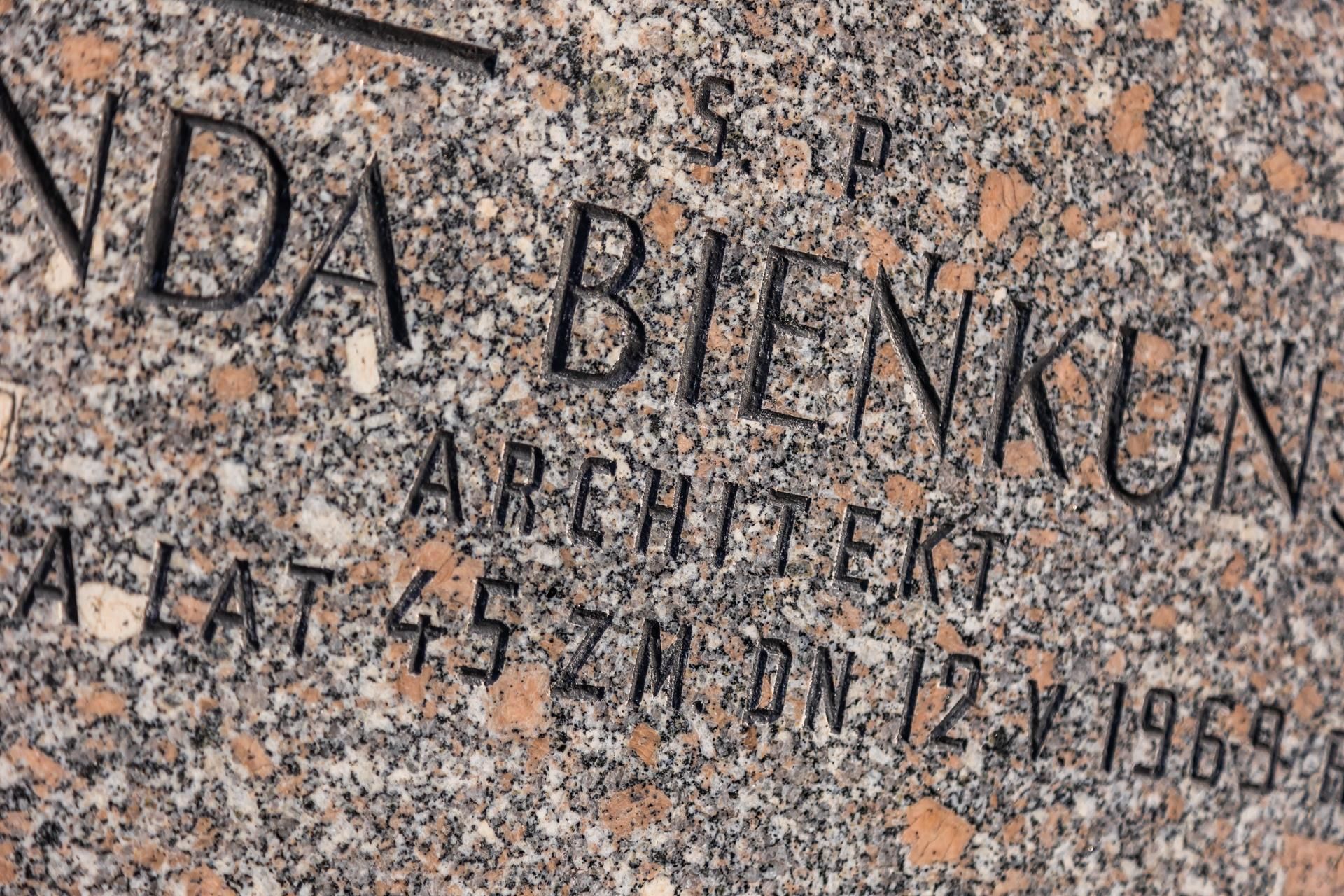 Stare Powązki. Groby architektów