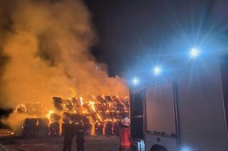 Pożar na polu. Spłonęło 1000 balotów słomy