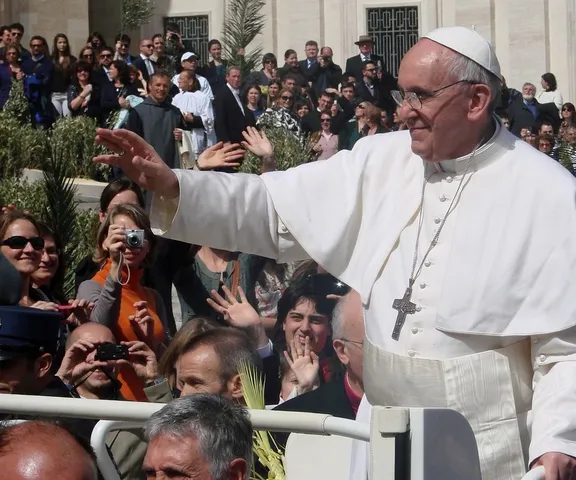 Papież Franciszek po operacji. Watykan ujawnił szczegóły