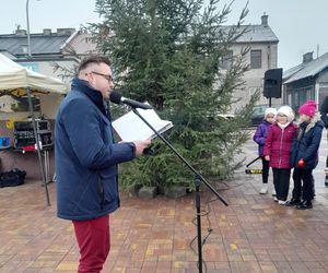 Na rynku w Mordach stanęła choinka