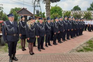 Dąbrówka Stany, gmina Skórzec: nowym wozem strażackim, po nowej drodze, do nowej szkoły