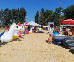 Zamościanie korzystają z ostatnich dni wakacji nad  zamojskim zalewem