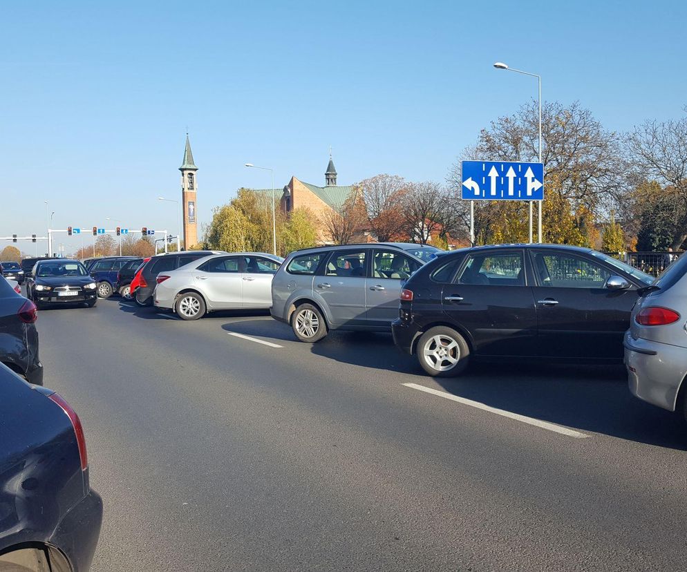 ​Duże zmiany w organizacji ruchu 1 listopada w Lesznie [SZCZEGÓŁY]