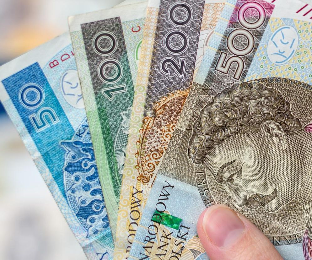 pieniądze wypłata banknoty gotówka