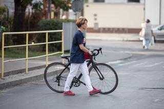 Jadwiga Emilewicz pojechała rowerem na bazarek