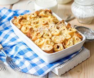 Zapiekane naleśniki z twarogiem: łatwy przepis na deser