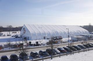 WOŚP 2024, Warszawa. Scena już powstaje na Błoniach Narodowego - zdjęcia