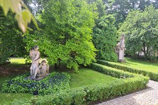 Ogród przy pałacu Czapskich w Krakowie
