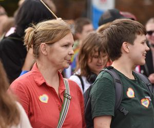 VI Toruński Marsz Równości. Przeciwnicy modlili się w centrum