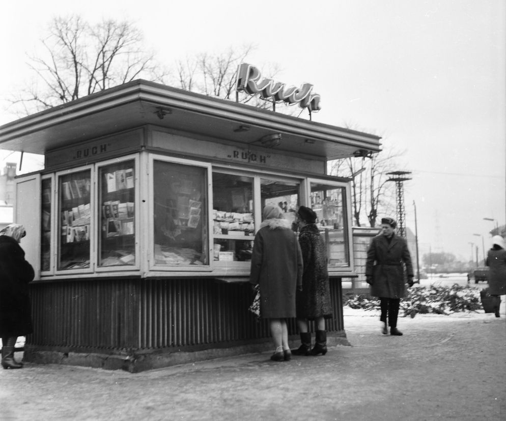 QUIZ PRL. Szybko, tanio i po drodze. Czy pamiętasz, co kupowałeś w kioskach Ruchu? 