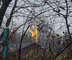 Słup ognia nad Krakowem. Potężny pożar gazu na popularnym osiedlu