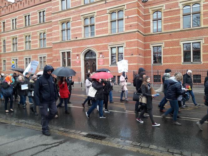 Protest pracowników sądów we Wrocławiu