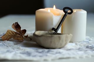 Zrób to dokładnie 30 listopada. Ten rytuał szczęścia na andrzejki sprawi, że w Twoim otoczeniu zamieszkają dobre duchy. Pieniądze i pomyślność będą się lały z nieba