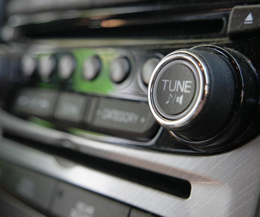 Urząd Komunikacji Elektronicznej sprawdzi, czy radio w twoim samochodzie ma DAB+