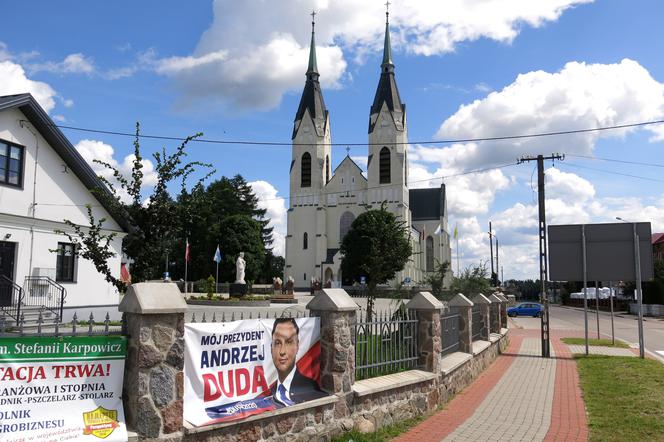 Wybory 2020: W Kuleszach Kościelnych niemal WSZYSCY głosują na Dudę. Prezydent Duda uścisnął każdemu z nas dłoń [ZDJĘCIA]