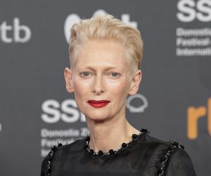 „Byłam na 43 pogrzebach” - Tilda Swinton wraca do najtrudniejszego czasu swojego życia