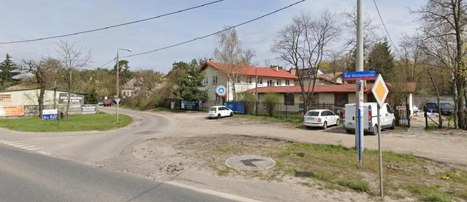 To najdłuższa ulica w Warszawie. Ma aż 14,5 km, ciągnie się przez dwie dzielnice