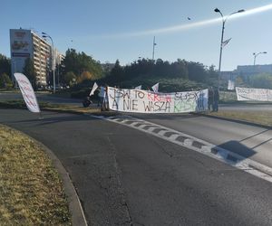Protest górników w Jastrzębiu-Zdroju. Blokują kluczowe rondo i główne drogi