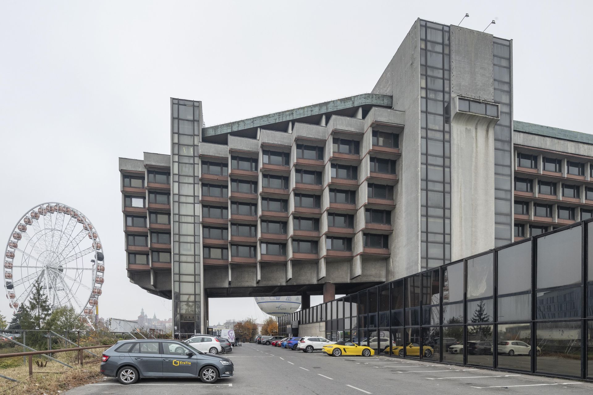 Wystawa "Hotel Twoich Snów. Architektura hotelowa wielkomiejskiej Polski doby Gierka"