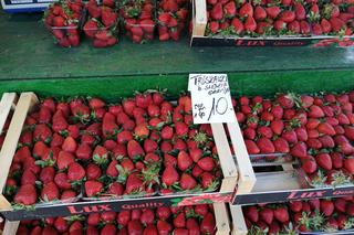 Ceny truskawek w Krakowie. Za ile kupimy truskawki? Czy można już znaleźć polskie?