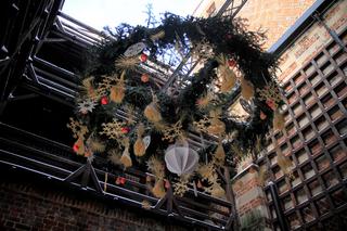 Podłaźniczka zawisła w Bramie Krakowskiej w Lublinie