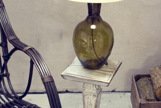 Lampa stołowa ze szklaną podstawą