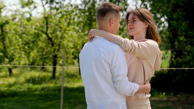 M jak miłość odc. 1881. Franka (Dominika Kachlik), Paweł (Rafał Mroczek)