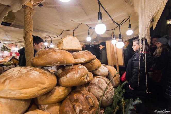 Kraków w świątecznym wydaniu: Miasto w tej odsłonie prezentuje się wyjątkowo! [GALERIA ZDJĘĆ]