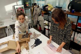 Bydgoszczanki zbierają jedwab, bo nie chcą, by marnowała się tkanina powstająca w cierpieniu. Zaczęły szyć wyjątkową bieliznę. Majtki się rozeszły