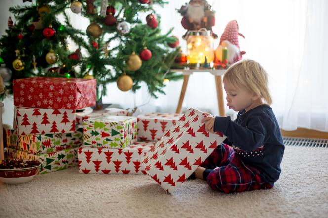 Naucz dziecko cieszyć się z każdego prezentu. Musisz zacząć od tego