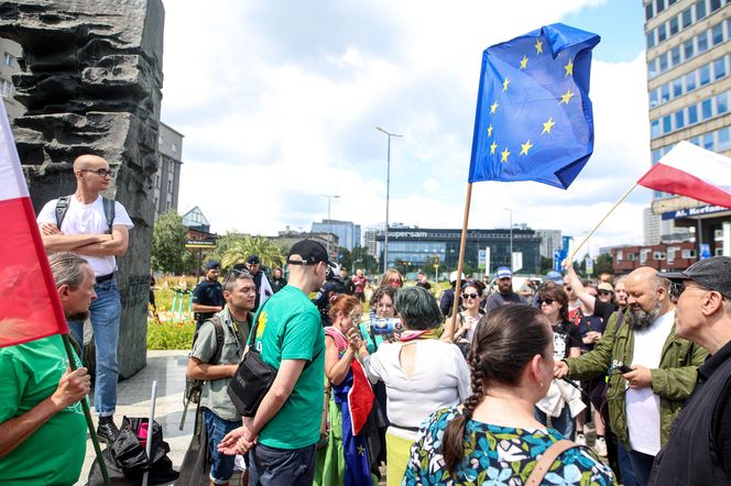 Protest przeciwko imigrantom.Tysiące kibiciów na ulicach Katowic