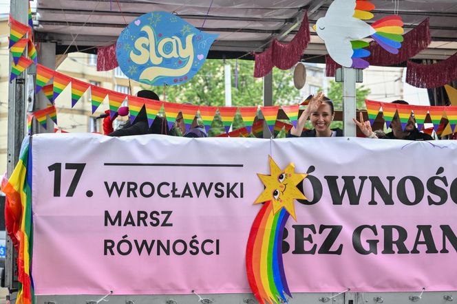 17. Wrocławski Marsz Równości wystartował. Na trasie pojawili się przeciwnicy 