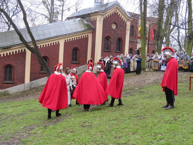 Misterium Męki Pańskiej na kalwaryjskim wzgórzu w Piekarach Śląskich