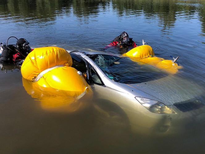 Auto zsunęło się do wody. Dramat na Kanale Grunwaldzkim