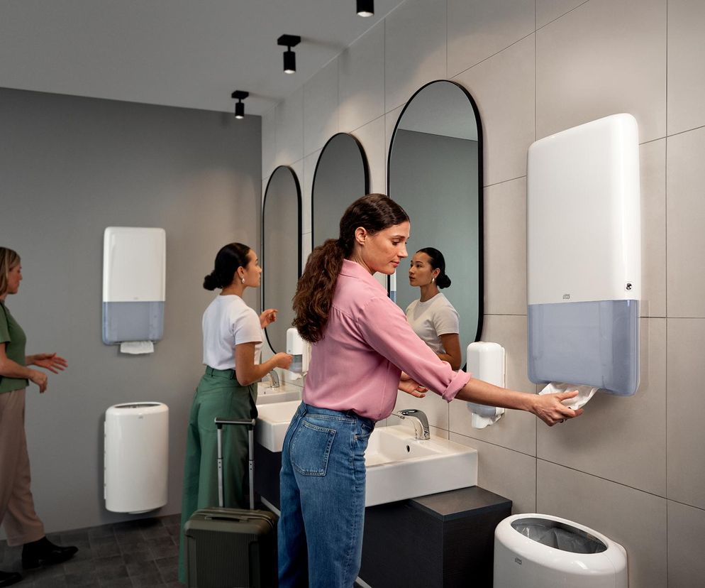 Inkluzywna higiena w przestrzeni publicznej. Czyli jaka? Raport o stanie publicznych toalet Essity i Tork