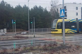 Ktoś zerwał sieć trakcyjną w Toruniu. Poważne utrudnienia