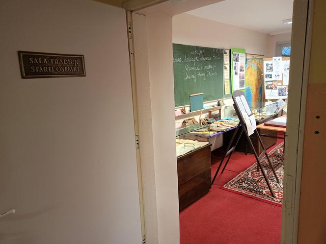 Sala Tradycji Starej Ósemki mieści się w Szkole Podstawowej nr 9 w Siedlcach