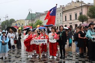 Parada zespołów w ramach Międzynarodowych Spotkań Folklorystycznych 2025 w Lublinie