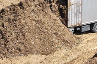 Nielegalne odpady na żwirowni w powiecie kolskim! Wielka akcja policji z Wielkopolski