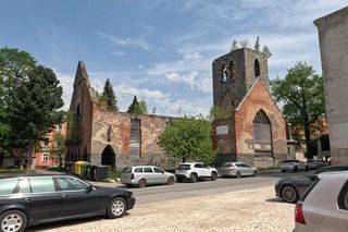 Opuszczony kościół Salwatora na Dolnym Śląsku. Tajemnicza ruina w centrum miasta 