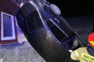 Lubelskie. Leżał w domu na sofie, gdy w ścianę wjechało auto. Kierowca był pijany 