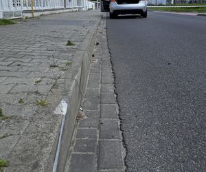 Samochód huknął w rowerzystkę! Kobieta nie przeżyła. Wszystko się nagrało