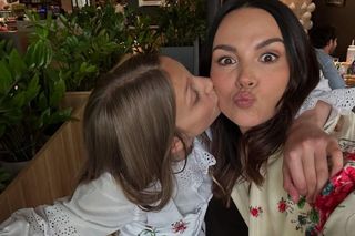 Paulina Krupińska i Sebastian Karpiel-Bułecka wyprawili Antosi komunię w góralskim stylu. Internauci nie posiadają się z zachwytu: „Wyglądacie bajecznie”