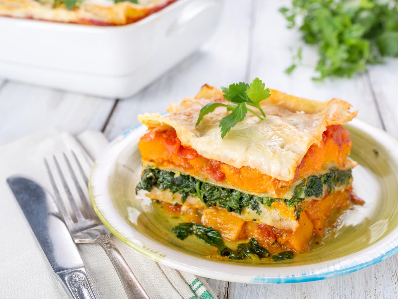 Lazania z dynią i szpinakiem: obłędnie smaczna lasagne warzywna