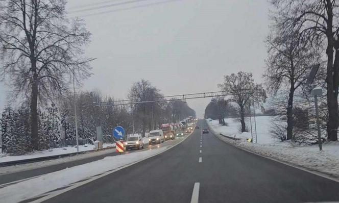 Rośnie frustracja kierowców tirów czekających na wyjazd z Polski do Ukrainy