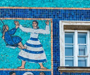 Mozaika na Mostowej 9a w Warszawie