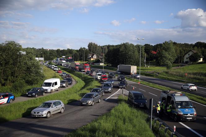 Makabryczny wypadek motocyklisty na zakopiance w Głogoczowie