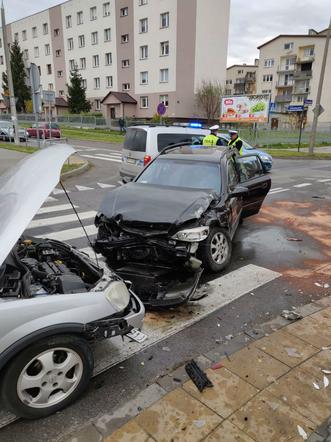 Cztery osoby trafiły do szpitala po wypadku w Radomiu