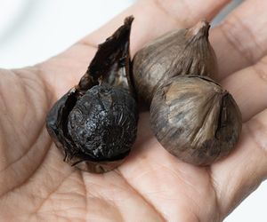 Wygląda jak zepsuty, ale to najzdrowszy rodzaj. Czarny czosnek chroni przed nowotworami