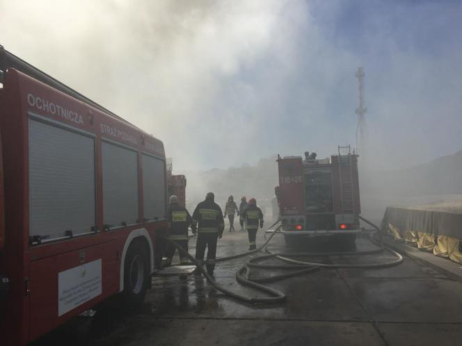 pożar składowiska śmieci na Radiowie w Warszawie